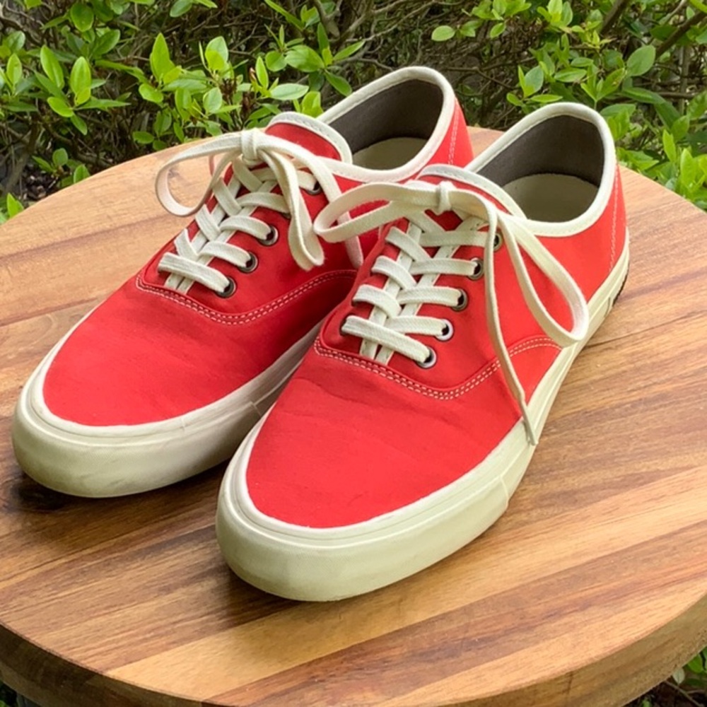 SeaVees Women’s Standard Legend Sneakers EUC